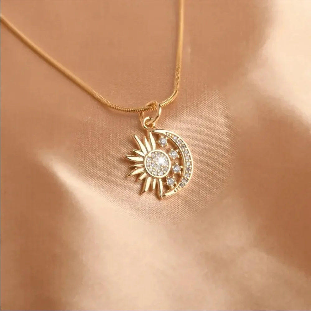 Moon & Sun Shape Pendant Necklace Shiny Elegant Neck Chain Jewelry - Picture 1 of 5